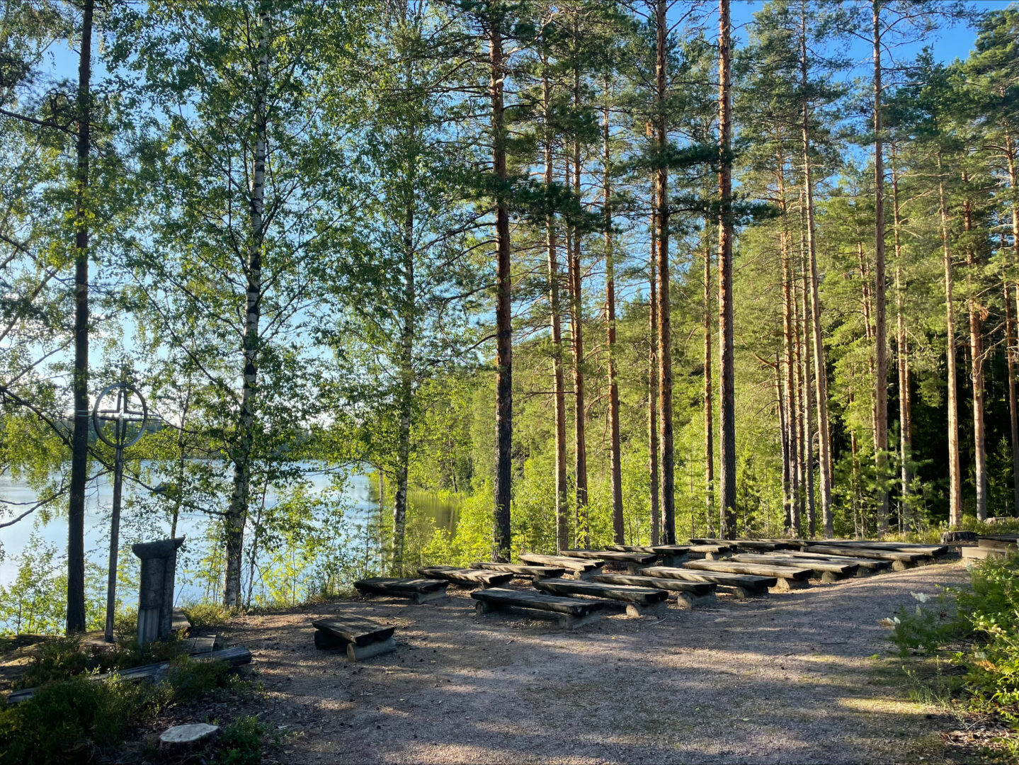 Ulkokirkko Vehkarinteessä.