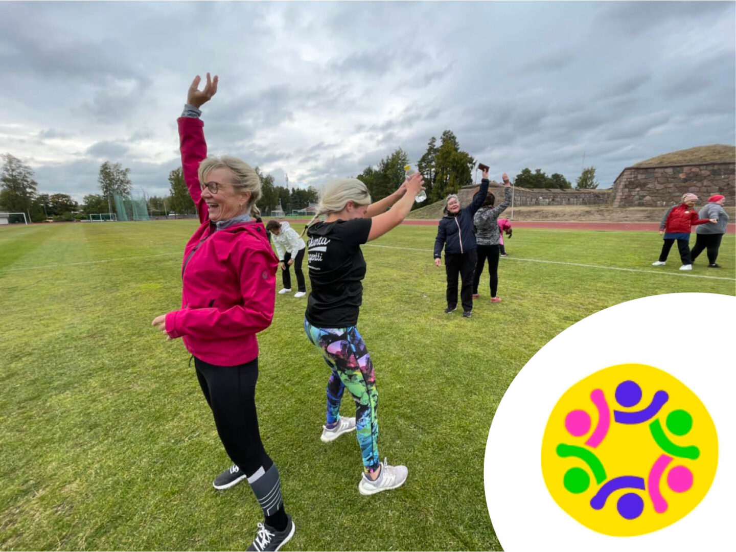 Liikunta-agentit Jaana Kivekäs ja Marja-Leena Tella sekä Liikkuvan seurakunnan logo.