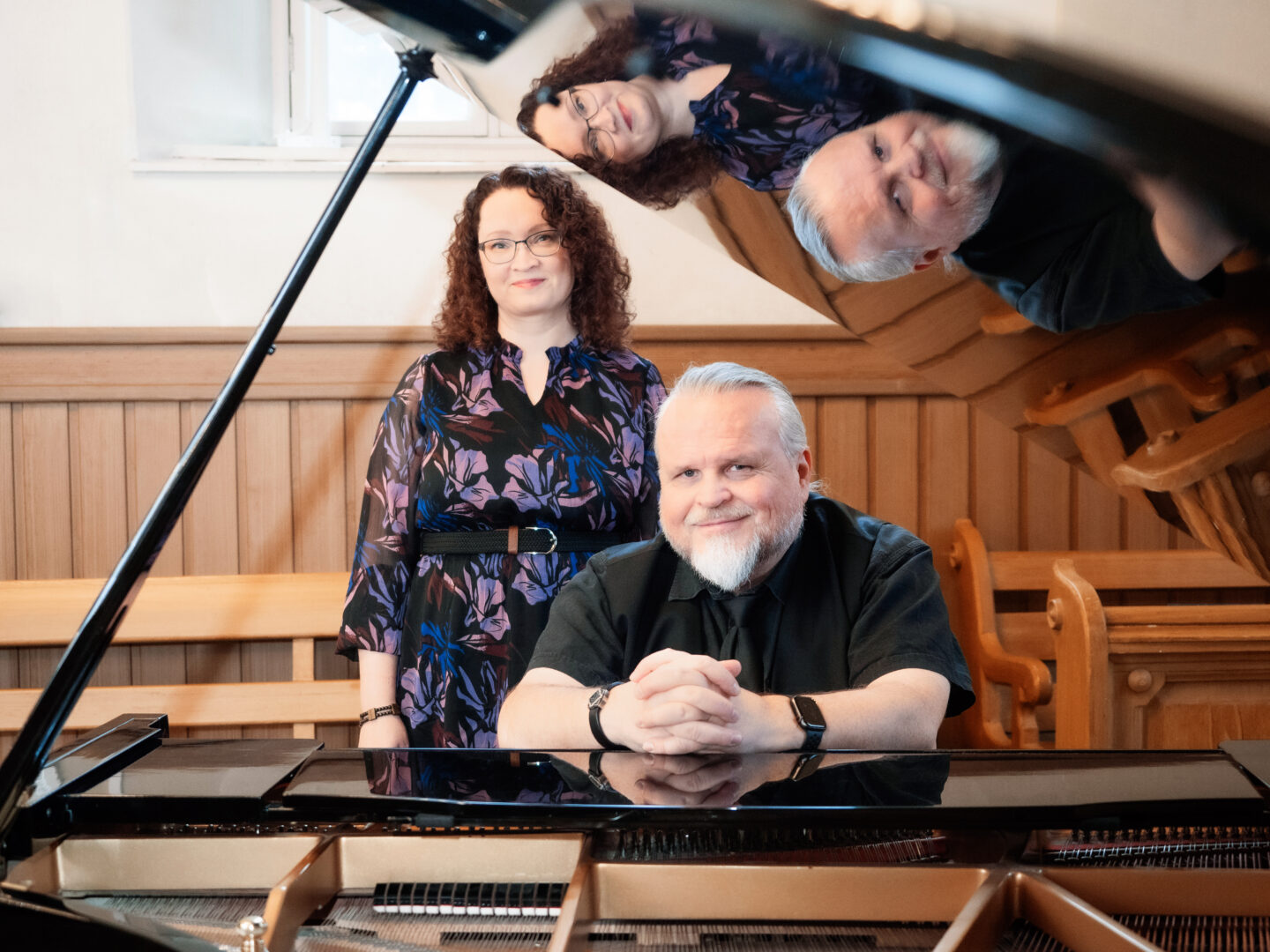 Minna Sairo ja Jussi Pyysalo flyygelin takana