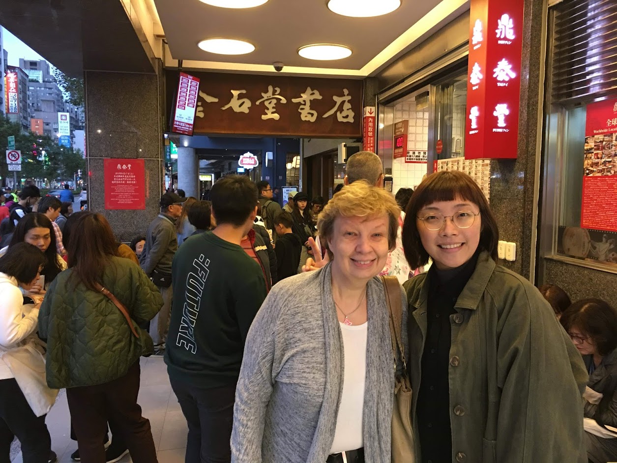 Marja Soikkeli katuvilinässä.