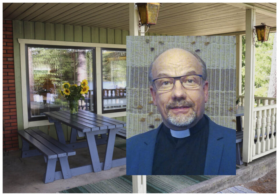Säästöpirtin terassi ja Juha-Pekka Rissanen.