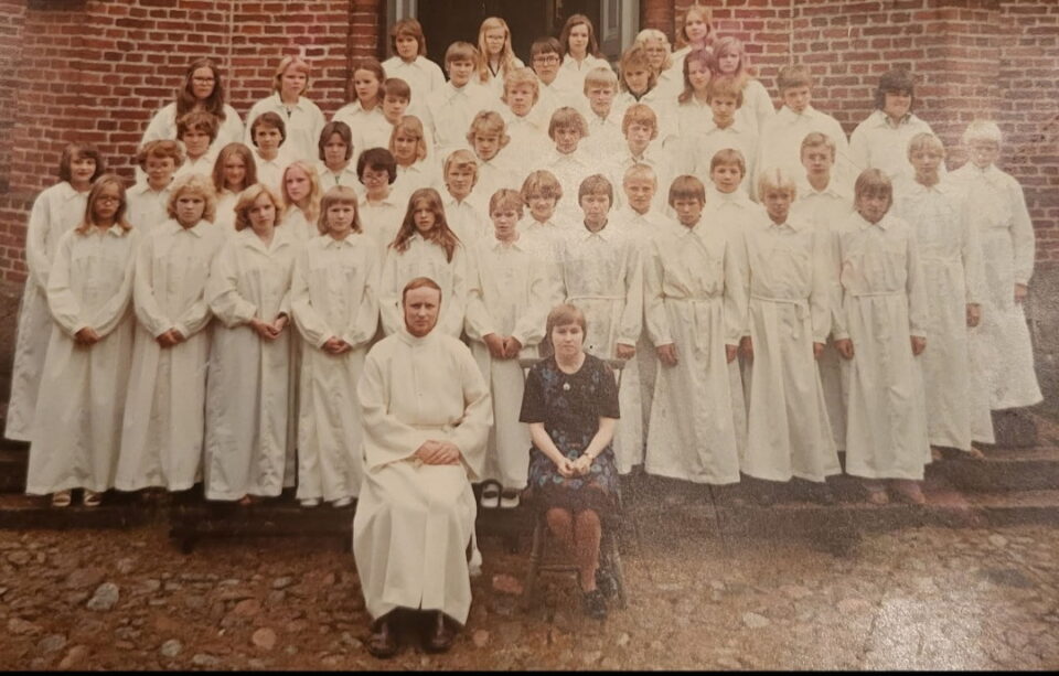 Vuoden 1976 rippikoululaisia Miehikkälässä.